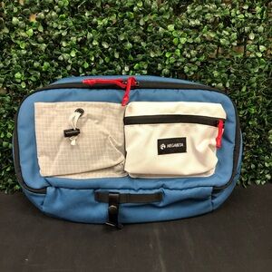 Megabeta 8L Sling Bag